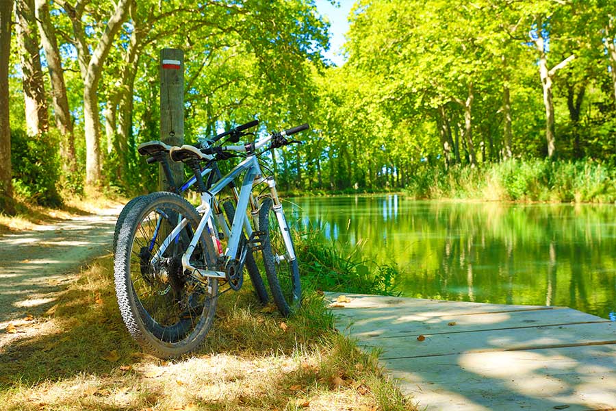 Vélo au bord du Canal du Midi