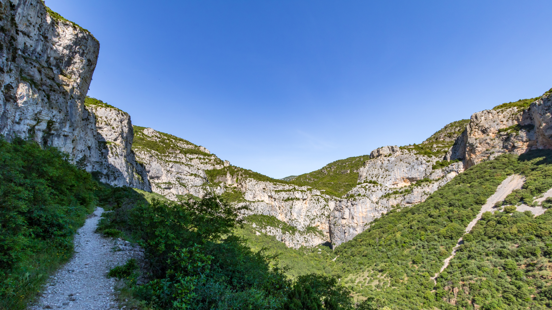 Randonnée à travers le cirque de l'Infernet