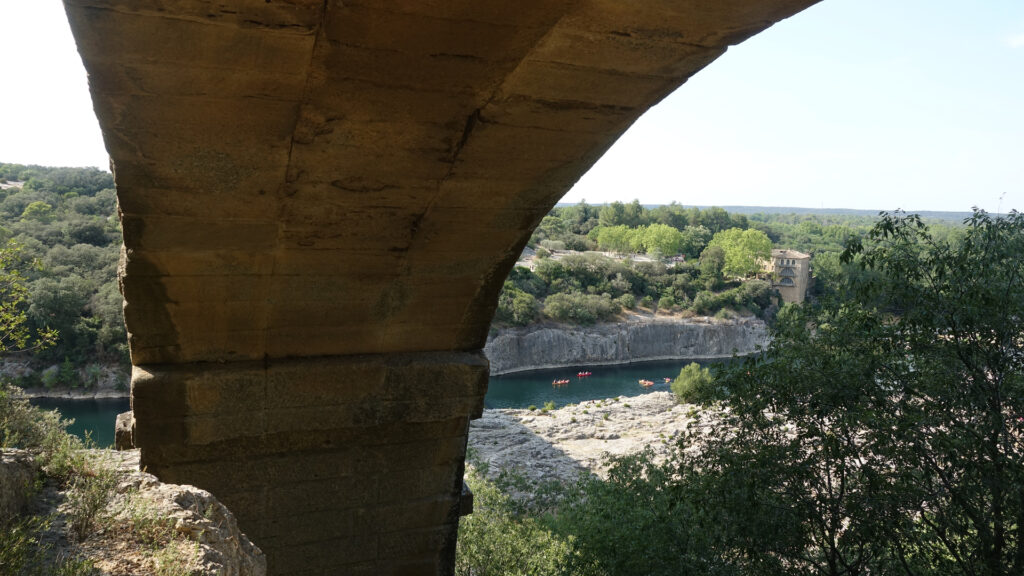 Canoë au pied du Pont du Gard