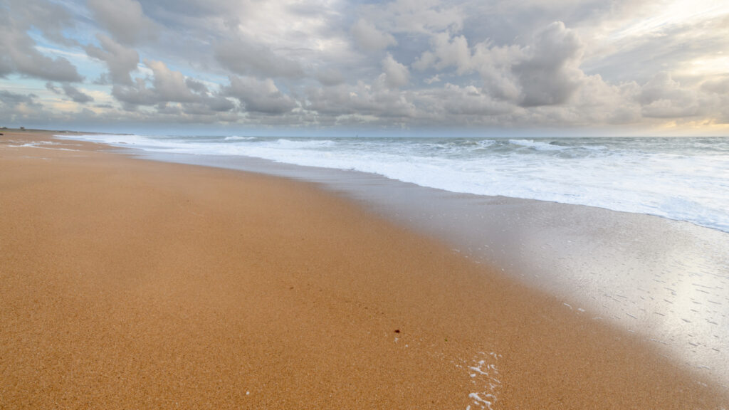 Plage de sable fin non loin d'Olonne-sur-mer