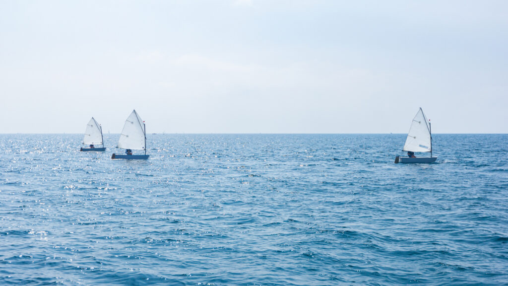 Optimist pour s'initier à la voile