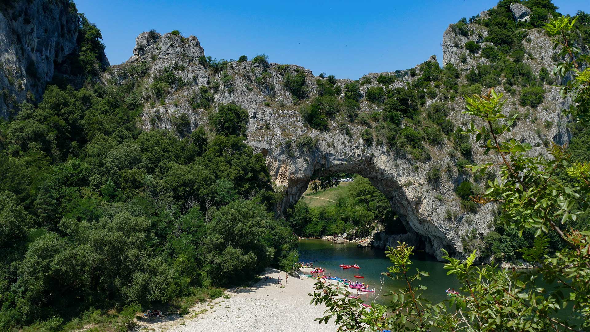 Célèbre Pont-d'Arc et gorges de l'Ardèche en canoë