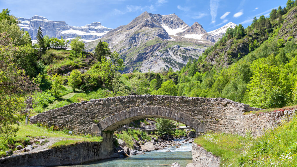 Le Pont-Nadau a remplacé la passerelle en bois à la fin du XIXème siècle