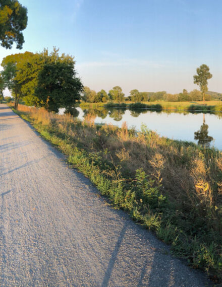 Le canal de Nantes à Brest et son chemin de halage