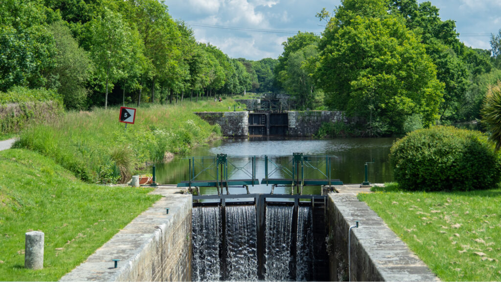 Vol d'écluses sur le canal