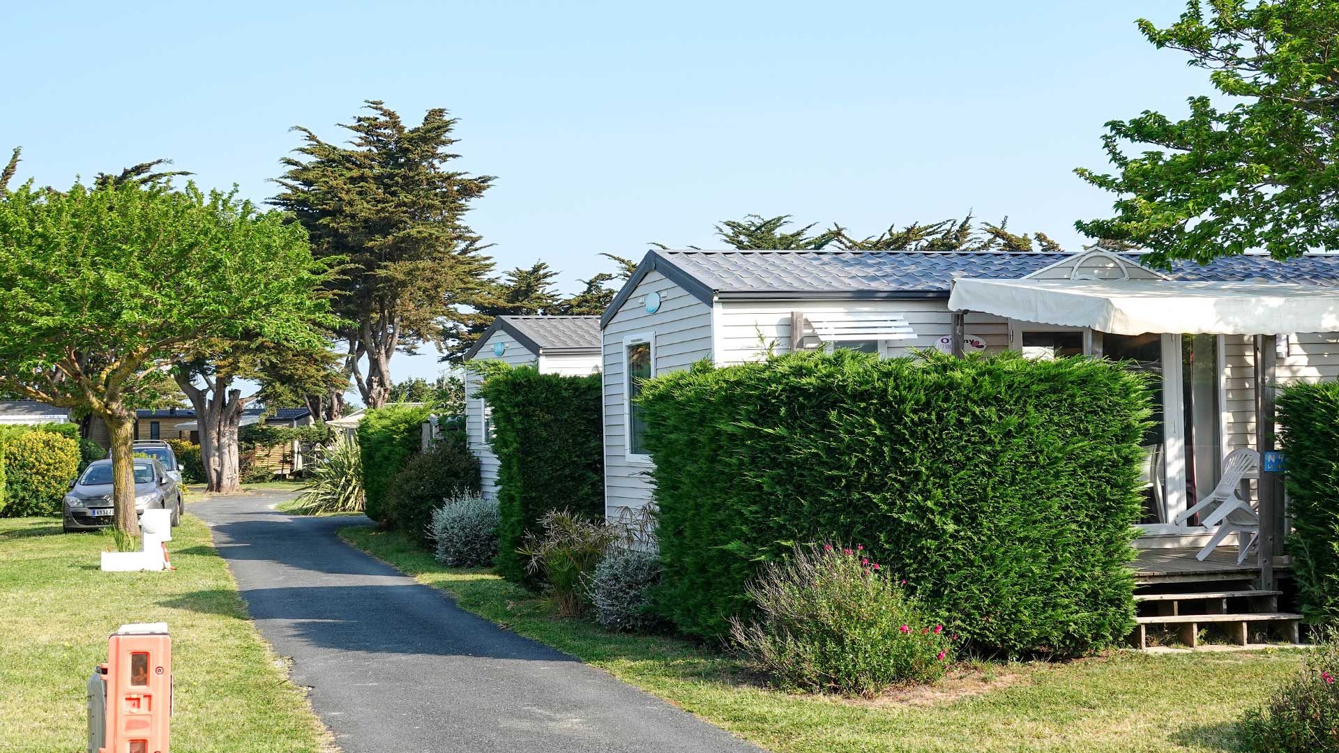 Allées Camping les Pérouses du Phare sur l'île de Ré