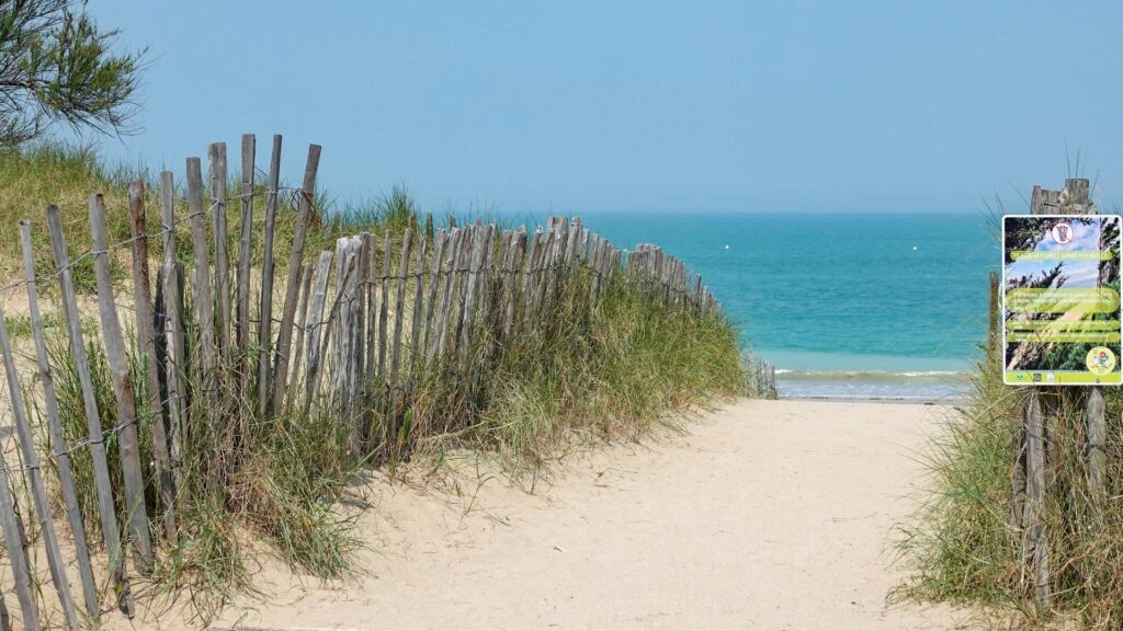 Entrée de la plage de la Conche sur l'île de Ré