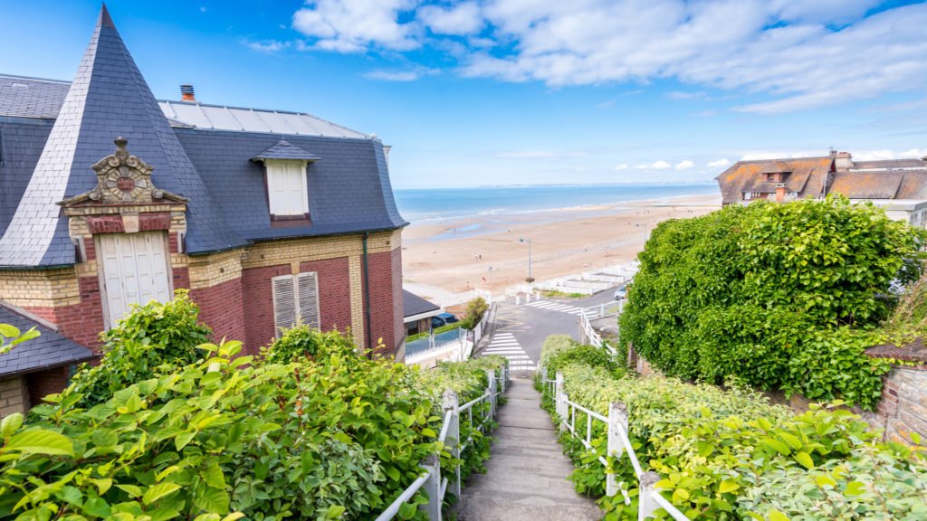 L'arrivée spectaculaire sur la mer à Deauville