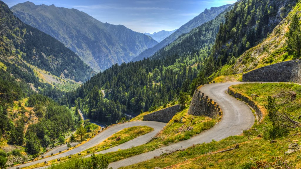 Virages sur une route des Pyrénées